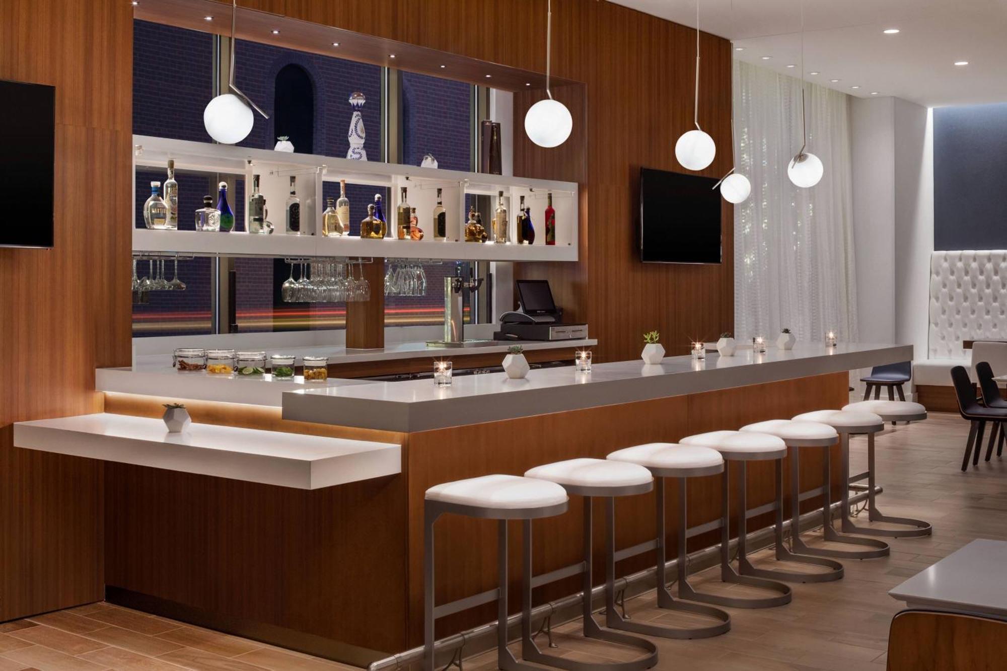 Courtyard By Marriott Stamford Downtown Hotell Eksteriør bilde